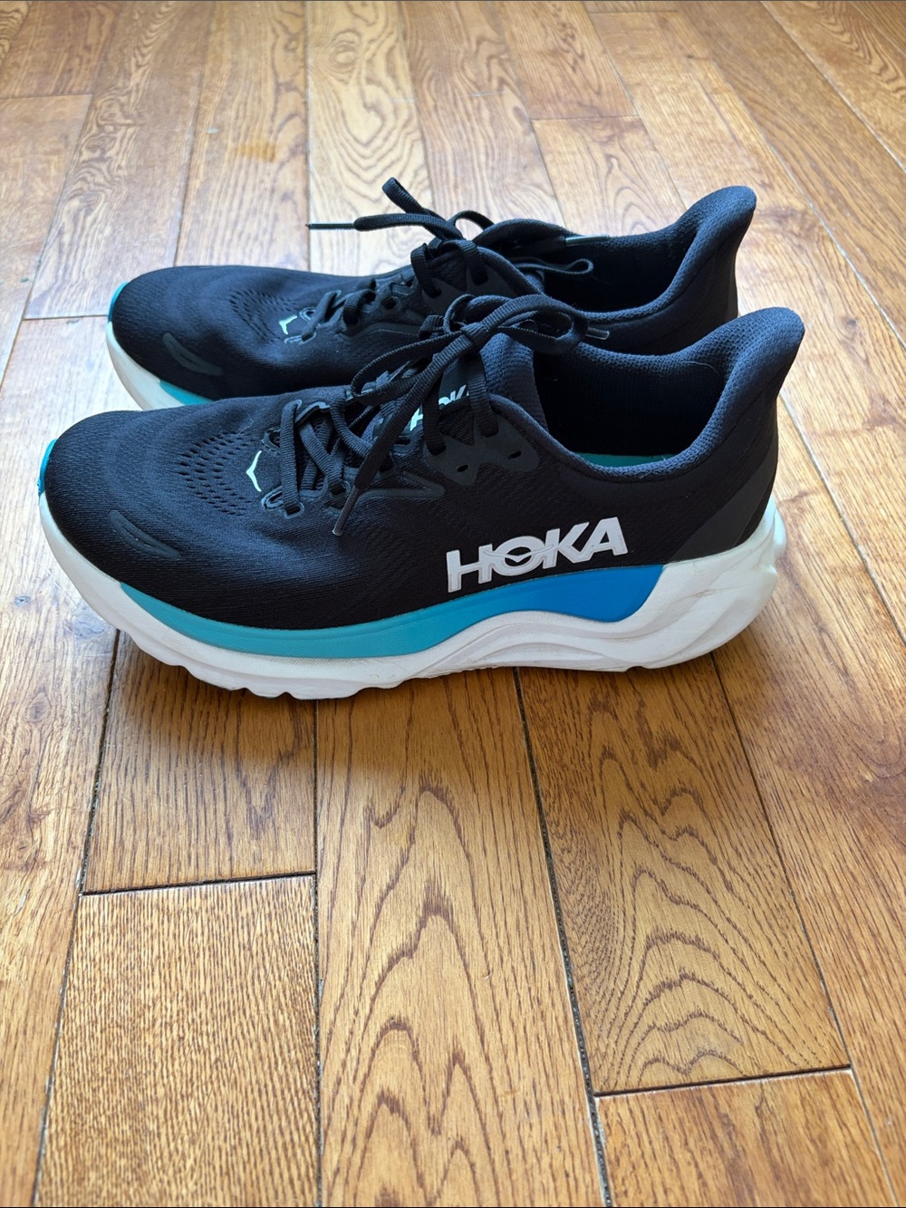 Hoka Arahi 8 Black with Teal Accent Running Shoes